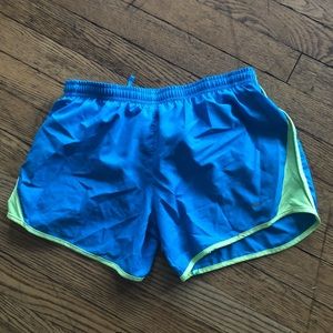 Girls L Nike Shorts